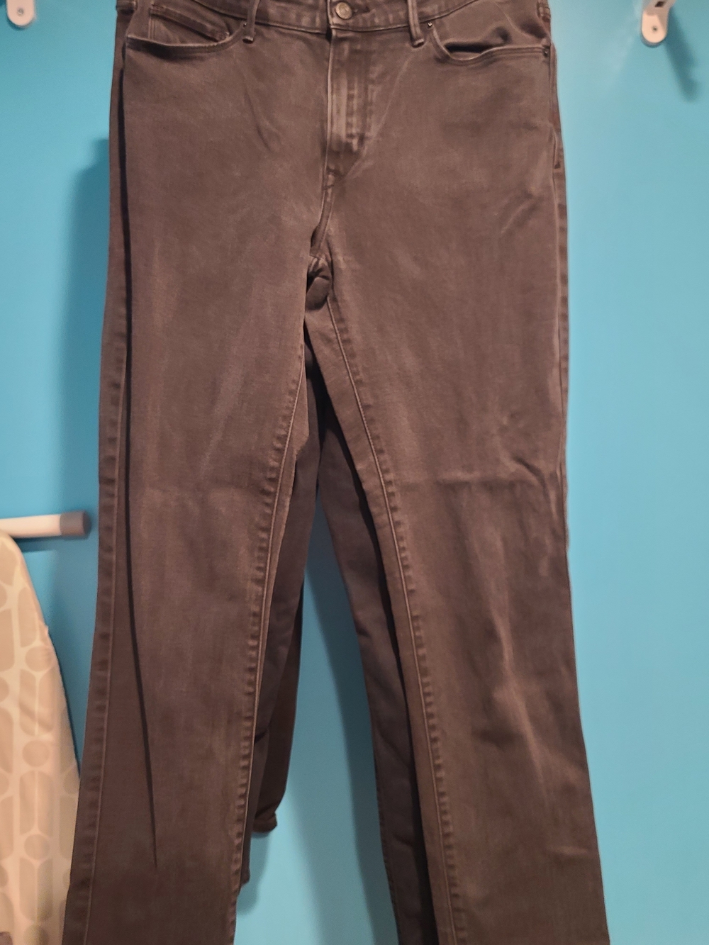 Levi's Mid Rise Skinny Jeans in Black Wash